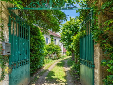 Belle maison bourgeoise avec un grand terrain en centre-ville