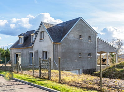Maison familiale avec sous-sol total et 6 chambres